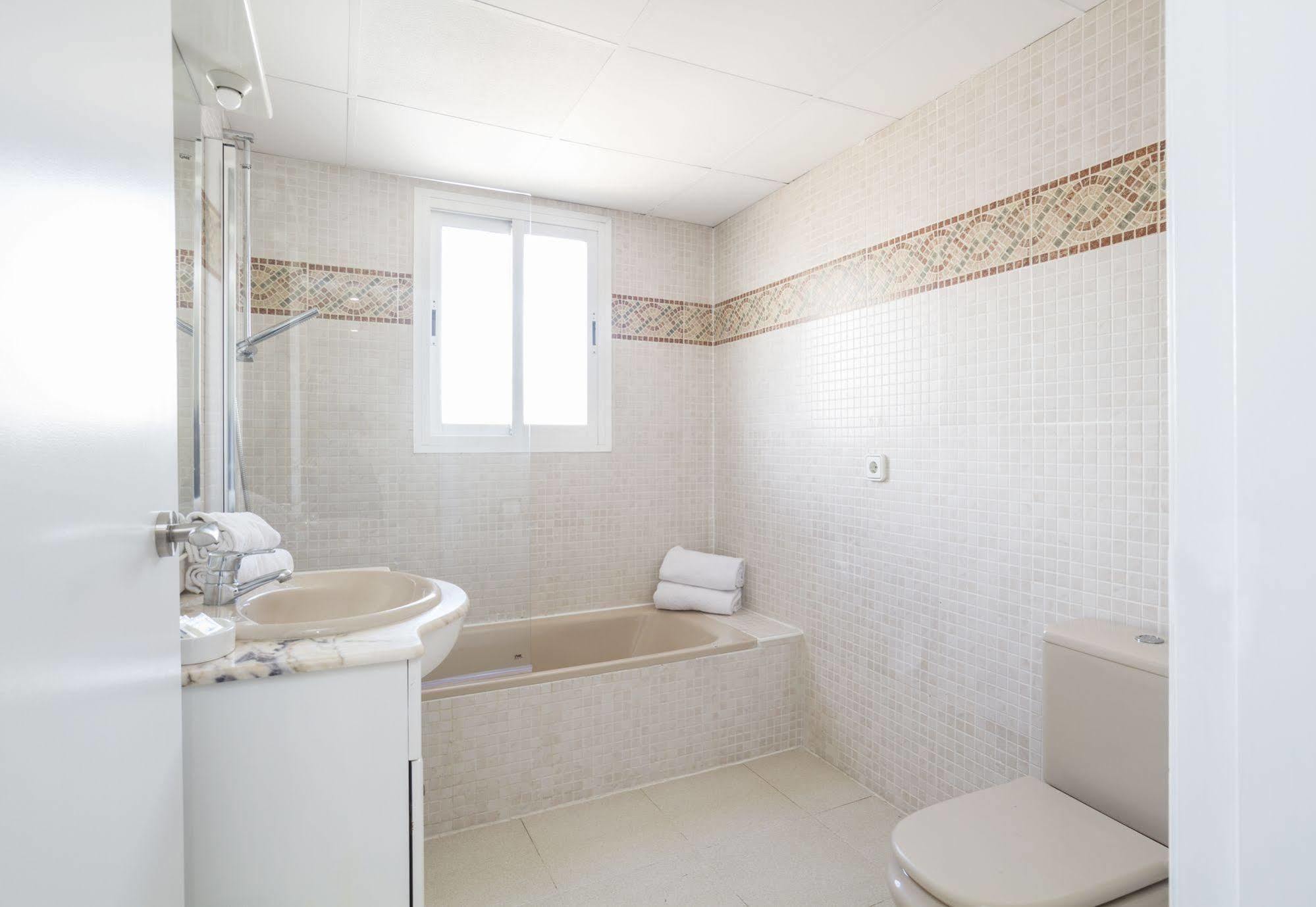 Apartamentos Intersalou Priorat Exteriér fotografie